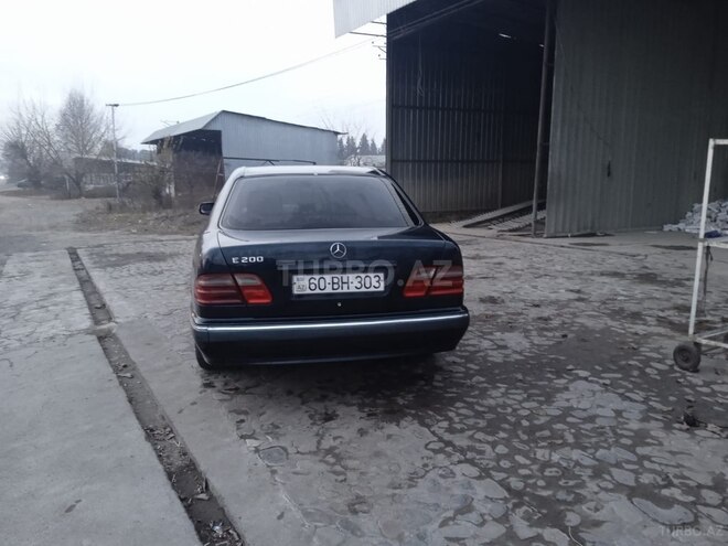 Mercedes E 200 2001, 380,000 km - 2.0 l - Tovuz
