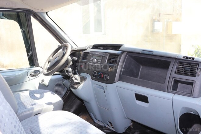 Ford Transit-14