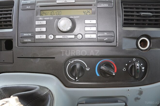 Ford Transit-15