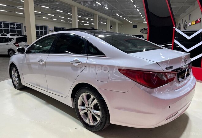 Hyundai Sonata-12