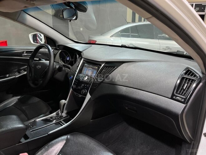 Hyundai Sonata-15
