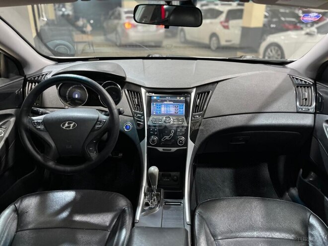 Hyundai Sonata-14