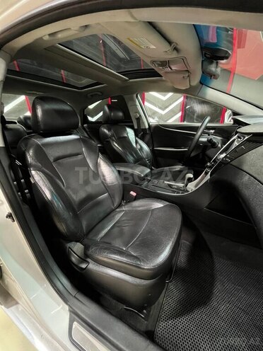 Hyundai Sonata-16