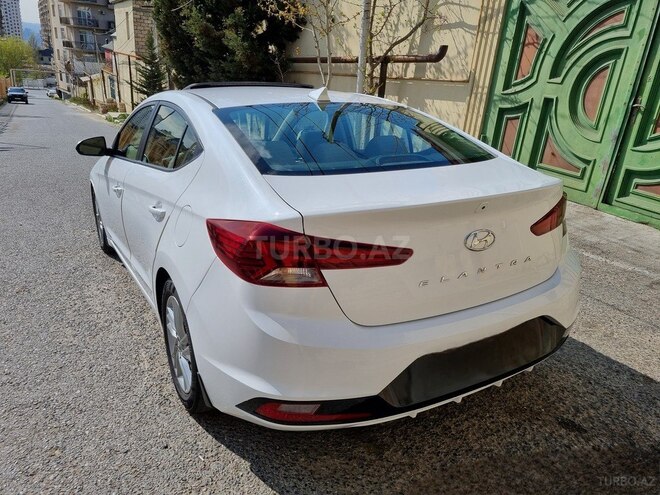 Hyundai Elantra-3