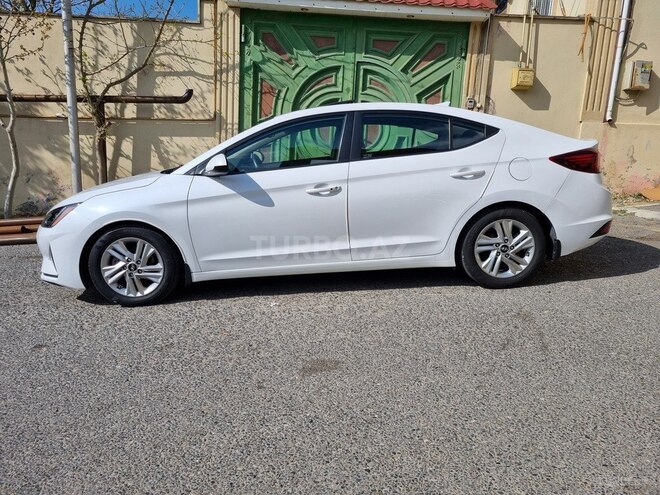 Hyundai Elantra-2