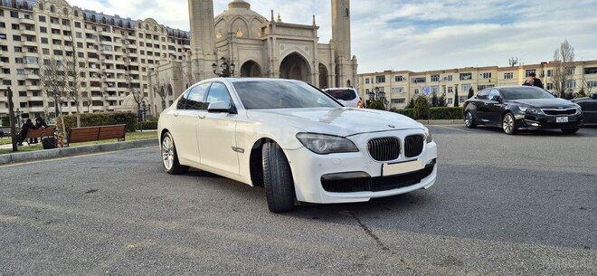 BMW 740 2011, 306,000 km - 3.0 л - Bakı