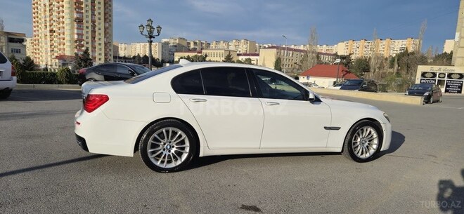 BMW 740 2011, 306,000 km - 3.0 л - Bakı