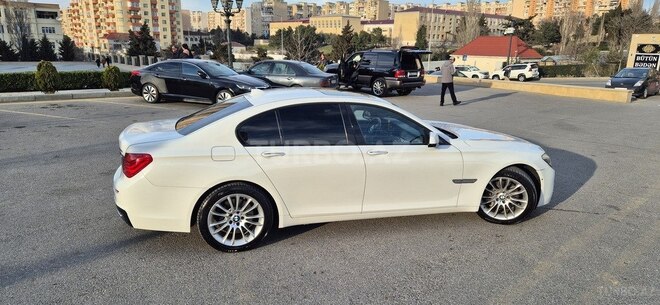 BMW 740 2011, 306,000 km - 3.0 л - Bakı