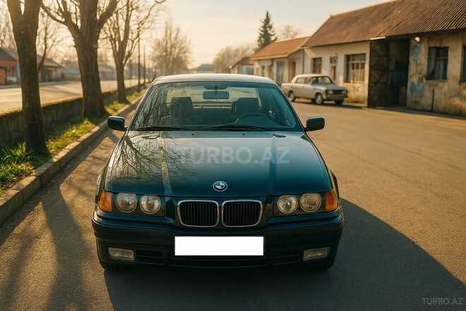 BMW 318 1993, 333,500 km - 1.8 l - Qax
