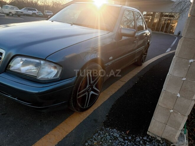 Mercedes C 240 1997, 320,000 km - 2.4 l - Zaqatala