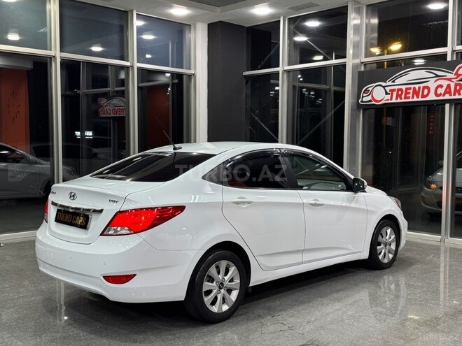 Hyundai Accent-7