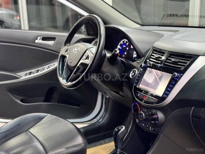 Hyundai Accent-14