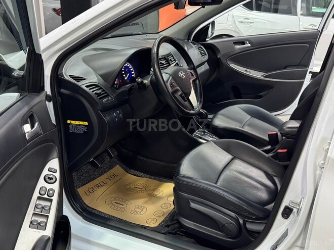 Hyundai Accent-11