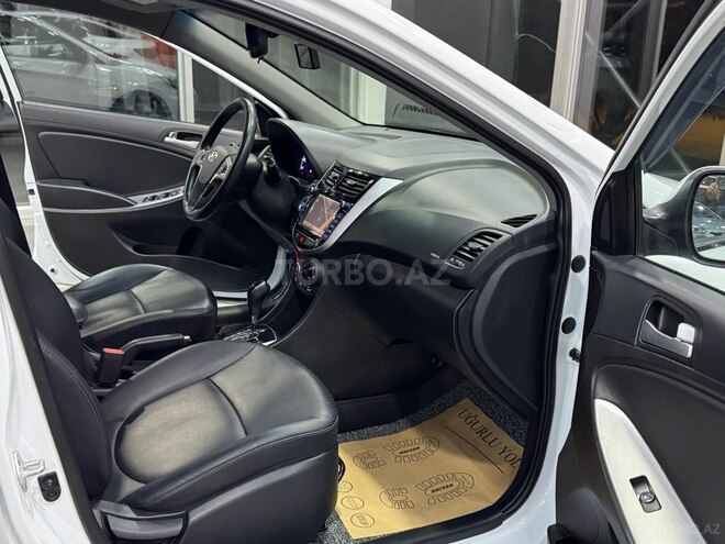 Hyundai Accent-13