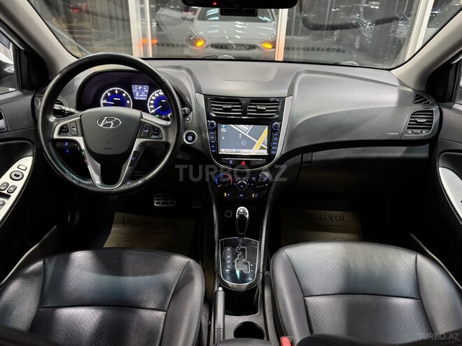 Hyundai Accent-15