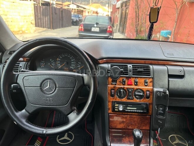 Mercedes E 240 1999, 360,000 km - 2.4 l - Bakı