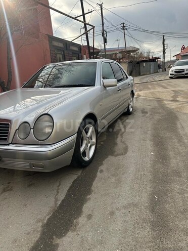 Mercedes E 240 1999, 360,000 km - 2.4 l - Bakı