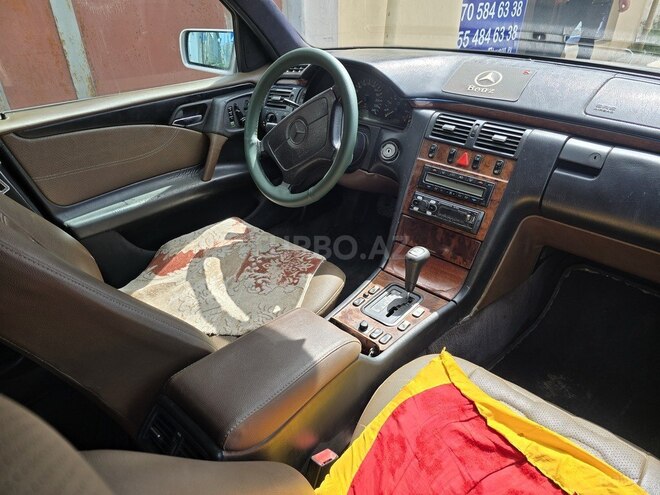 Mercedes E 230 1995, 170,000 km - 2.3 l - Bakı