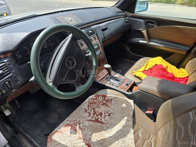 Mercedes E 230 1995, 170,000 km - 2.3 l - Bakı