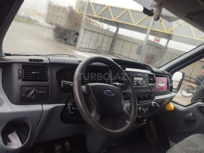 Ford Transit-4