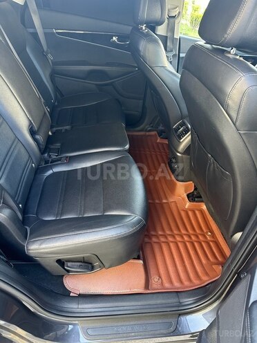 Kia Sorento-16