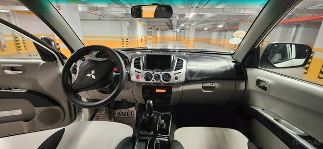 Mitsubishi L200 2015, 333,000 km - 2.5 l - Bakı