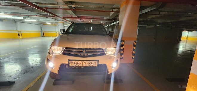 Mitsubishi L200 2015, 333,000 km - 2.5 l - Bakı