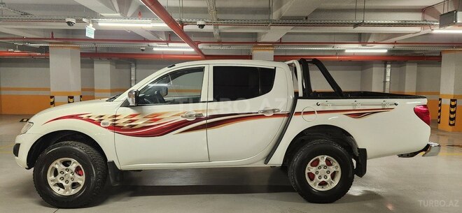 Mitsubishi L200 2015, 333,000 km - 2.5 l - Bakı