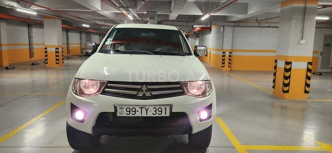 Mitsubishi L200 2015, 333,000 km - 2.5 l - Bakı