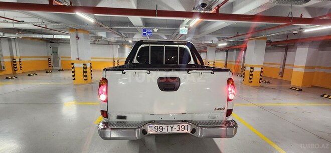 Mitsubishi L200 2015, 333,000 km - 2.5 l - Bakı