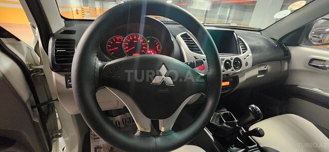 Mitsubishi L200 2015, 333,000 km - 2.5 l - Bakı