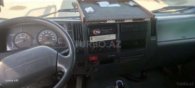Isuzu  2008, 202,000 km - 5.2 l - Bakı