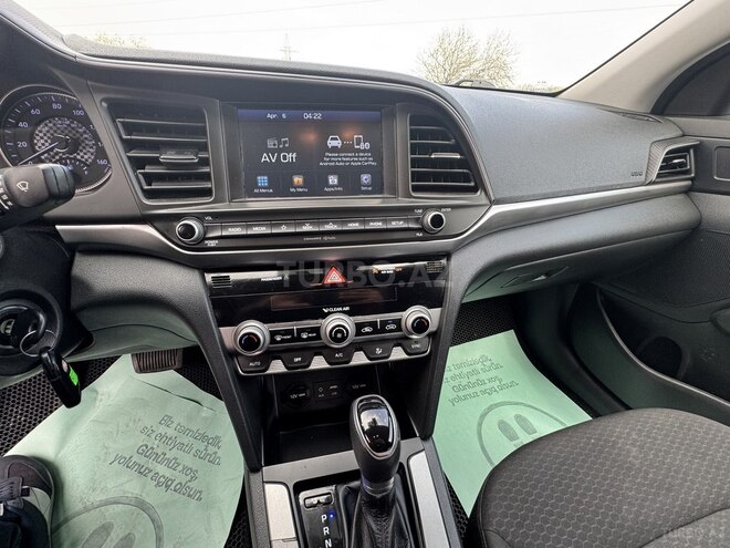 Hyundai Elantra-12