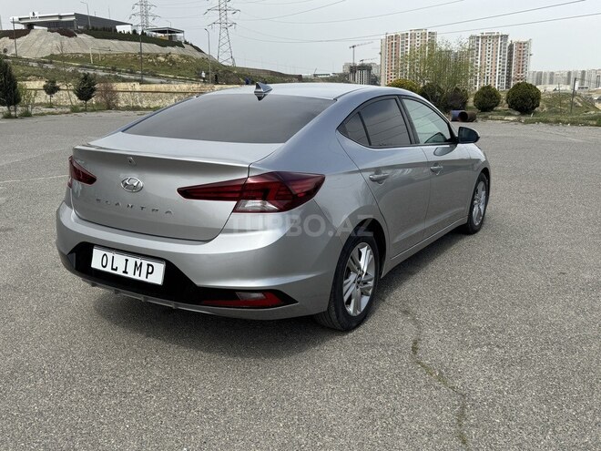 Hyundai Elantra-6