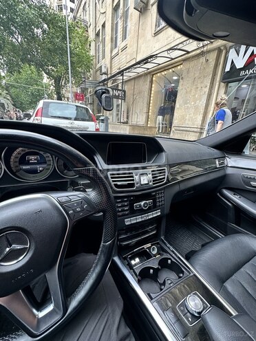 Mercedes E 220 d-3