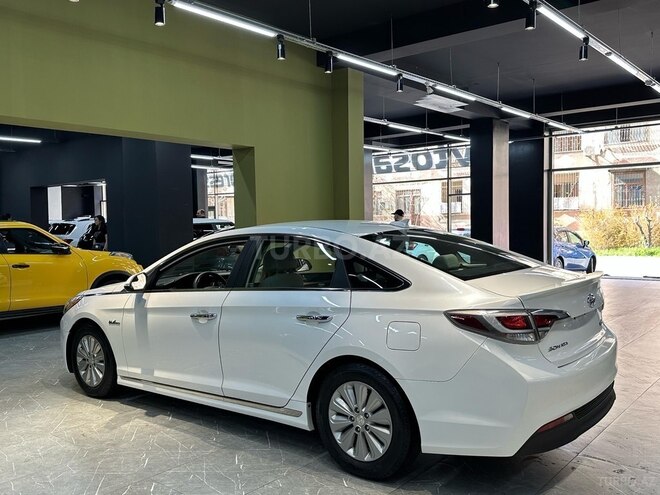 Hyundai Sonata-16