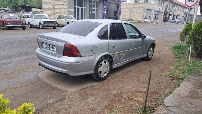 Opel Vectra 1999, 156,000 km - 2.0 l - Qazax