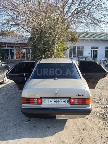 Mercedes 190 1988, 350,000 km - 2.3 l - Beyləqan