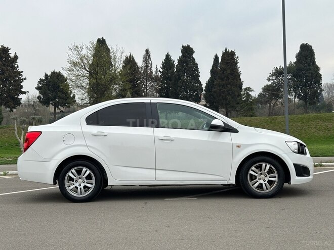 Chevrolet Aveo-5