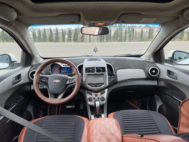 Chevrolet Aveo-10