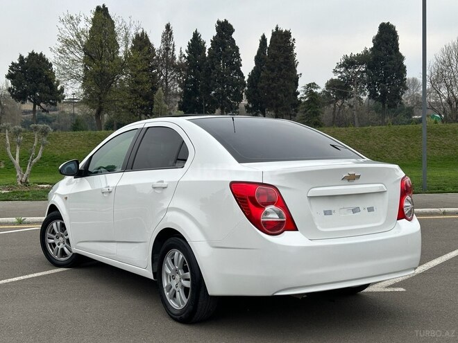 Chevrolet Aveo-8