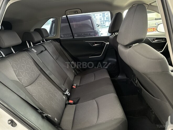 Toyota RAV4-8