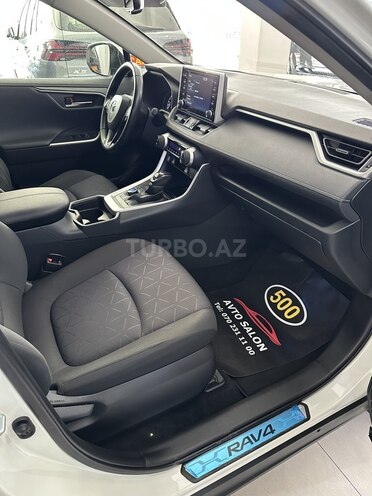 Toyota RAV4-11