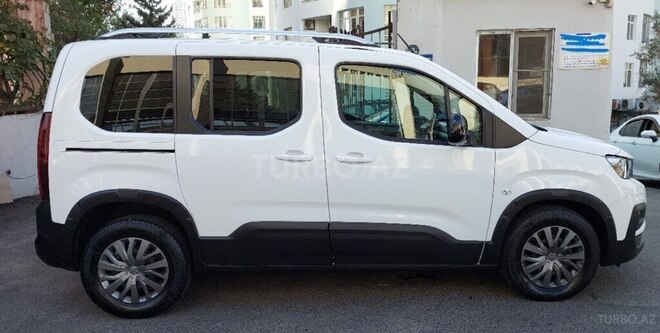 Peugeot Rifter 2024, 43,800 km - 1.6 л - Bakı