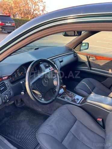 Mercedes E 200 1998, 290,677 km - 2.0 l - Bakı
