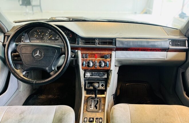 Mercedes E 200 1995, 286,734 km - 2.0 l - Bakı