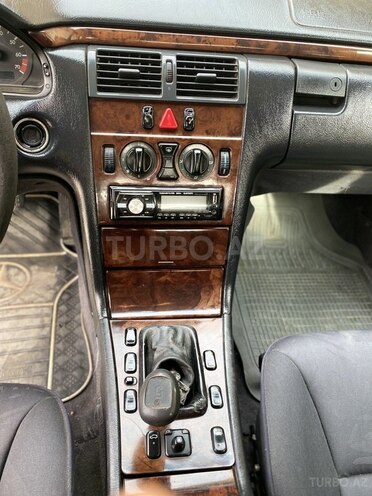Mercedes E 230 1997, 350,000 km - 2.3 l - Bakı
