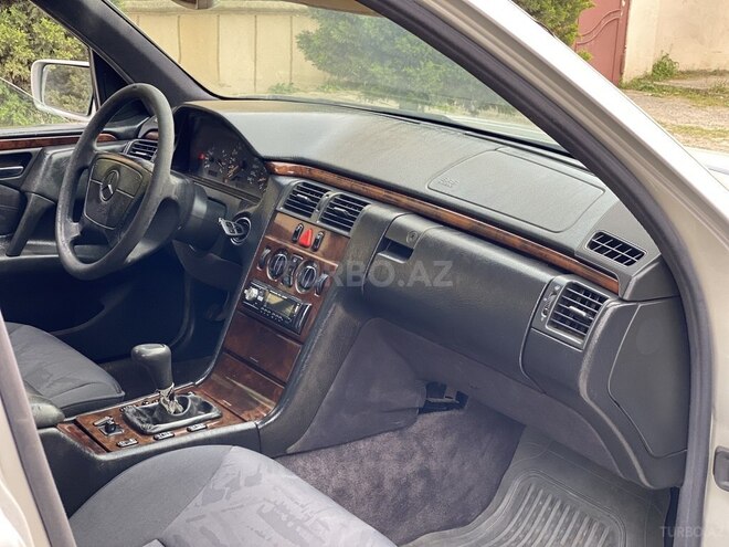 Mercedes E 230 1997, 350,000 km - 2.3 l - Bakı