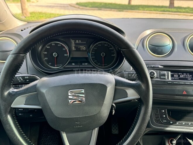 SEAT Ibiza-13