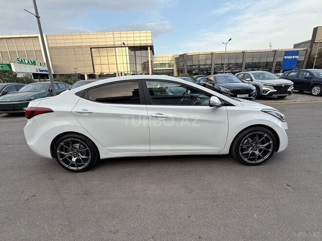 Hyundai Elantra-9